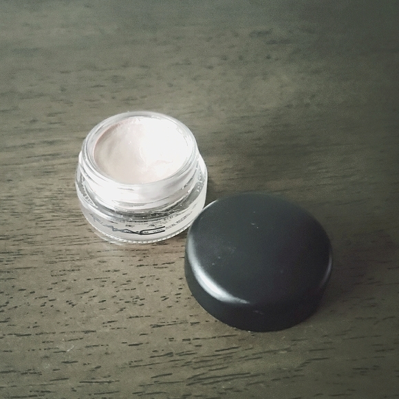 MAC Pro Longwear Paint Pot - Picture 2 of 3